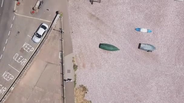 Aerial Top Shot Static Crop Survolant Une Plage Galets Pleine — Video