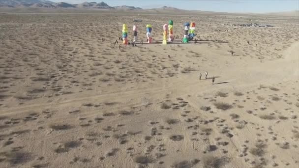Drohnenschuss Über Magic Mountains Außerhalb Von Las Vegas — Stockvideo