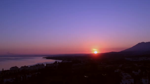 Medelhavets Solnedgång Blå Himmel Och Orange Horisont När Solen Går — Stockvideo