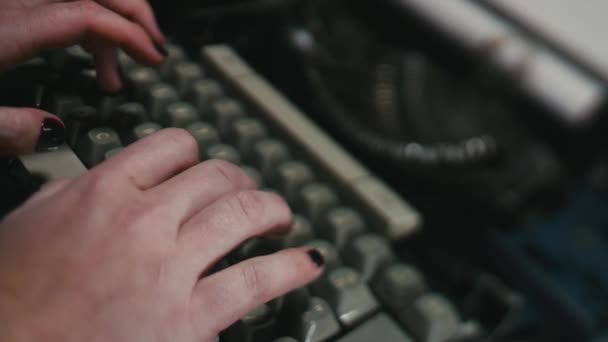 Typing Retro Old Fashioned Typewriter Closeup Profile Shot — Stock Video