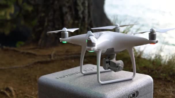 Drone Che Decolla Verso Oceano — Video Stock