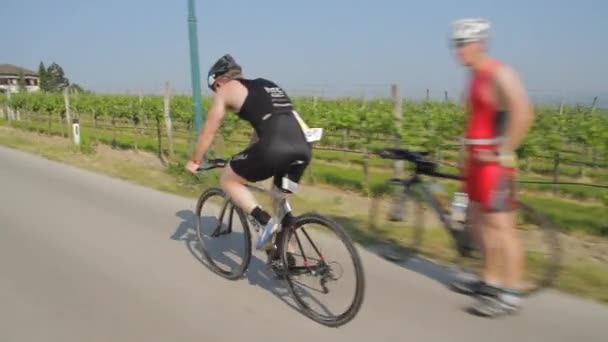 Гонка Айронмана Австрії Частиною Змагання Велосипедного Спорту Щороку Ironman Австрія — стокове відео