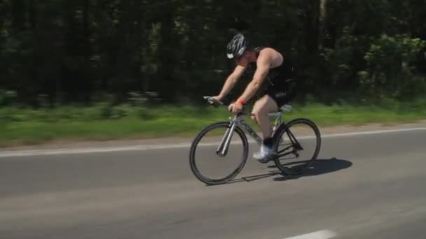 奥地利的铁人赛跑 这是自行车比赛的一部分 每年都有来自60多个国家的3000多名运动员参加 奥地利 克恩腾 三项全能运动的比赛 — 图库视频影像