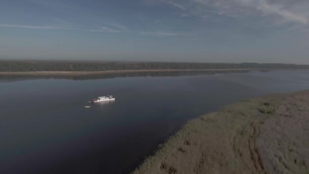 Filmagem Barco Lago Drone — Vídeo de Stock