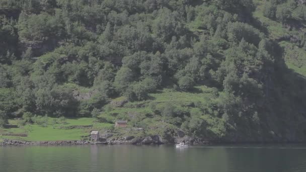 Vackra Fjord Norge Liten Båt Spårning Skott Log — Stockvideo