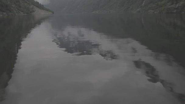 Belo Fiorde Noruega Pan Water Log — Vídeo de Stock