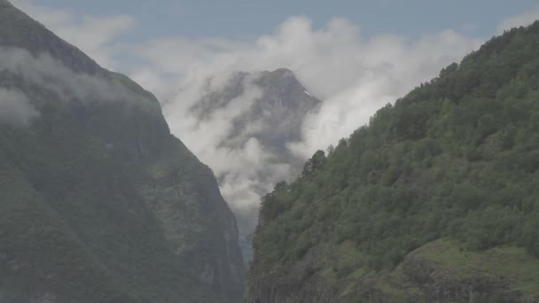 Hermoso Fiordo Noruega Gorgeous Peak Tracking Shot Log — Vídeos de Stock