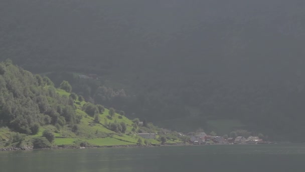 Mooi Fjord Noorwegen Vishutten Tracking Shot Aanmelden — Stockvideo