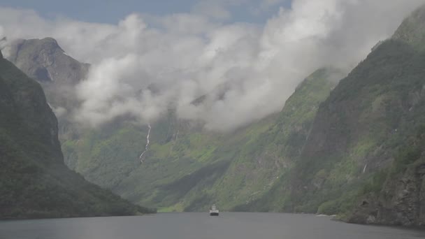 Schöne Fjordnorwegen Langsame Pfanne Offenbart Wasser Log — Stockvideo