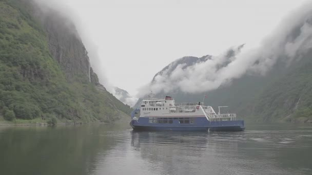 Прекрасний Фіорд Норвегія Поромний Переїзд Водний Шлях Колода — стокове відео