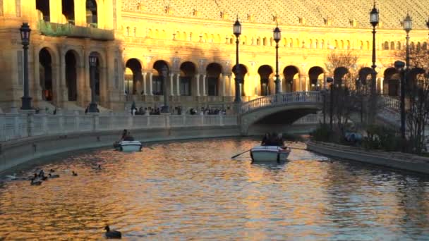 Tourists Row Boats Sunset Plaza Espaa Seville Spain — Αρχείο Βίντεο