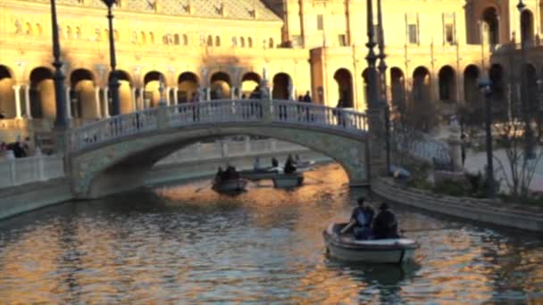 Een Paar Rijen Boot Het Plaza Espaa Sevilla Spanje — Stockvideo