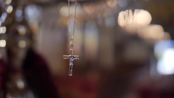 Close Cross Crucifix Necklace Swinging Slow Motion Bokeh Effect Lights — Stock Video