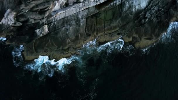 Ondas Batendo Rochas Ilha Senja Norte Noruega — Vídeo de Stock