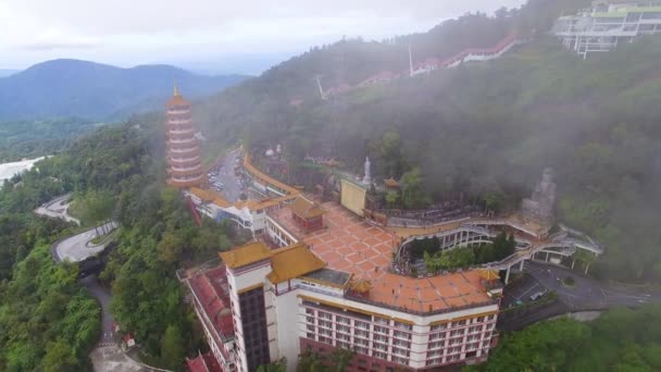 Wide Aerial Shot Rotating Beautiful Popular Tourist Attraction Chin Swee — Stock Video