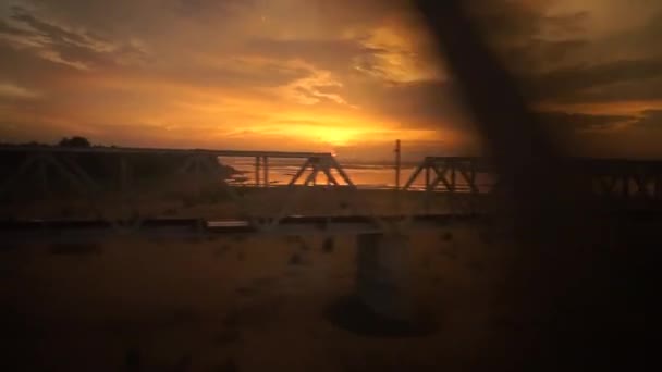 Vista Desde Exterior Las Ventanas Tren Expreso Noche Con Cielo — Vídeos de Stock