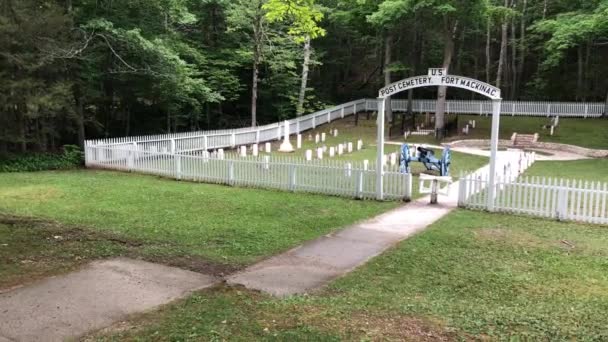 Post Cementerio Mackinac Island Michigan Tumbas Soldados Desconocidos Principios Del — Vídeo de stock