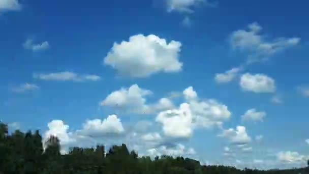 Felhők Kocsi Ablaka Mögött Közlekedési Időeltolódás — Stock videók