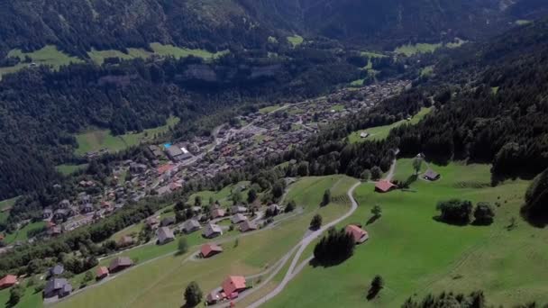 Rundflug Über Das Dorf Champry — Stockvideo