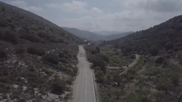 Riktig Drönare Skott Spanien Nära Trbena Två Motorcyklar Passerar Avslöjar — Stockvideo