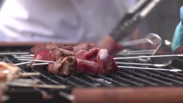 Rundvleeskebab Spiesen Wordt Gekookt Smaak Gebracht Met Zout Een Warme — Stockvideo