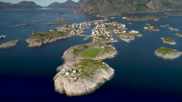 Vedere Aeriană Henningsvaer Din Lofoten Terenul Său Pitoresc Fotbal Munții — Videoclip de stoc