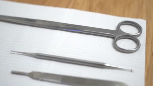 Χειρουργικά Εργαλεία Λευκό Ύφασμα Παιδιατρική Κλινική — Αρχείο Βίντεο