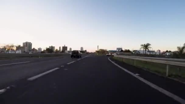 Nacoes Unidas大道在黄昏时分到达Bauru市区 圣保罗州时间流逝 — 图库视频影像