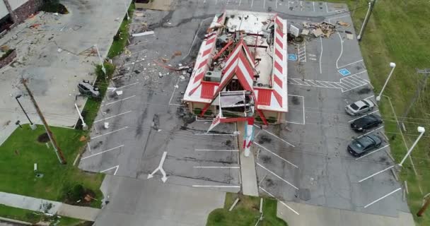 2017年8月6日在俄克拉荷马州图尔萨 龙卷风对Whataburger和其他企业造成的破坏的空中图像 — 图库视频影像