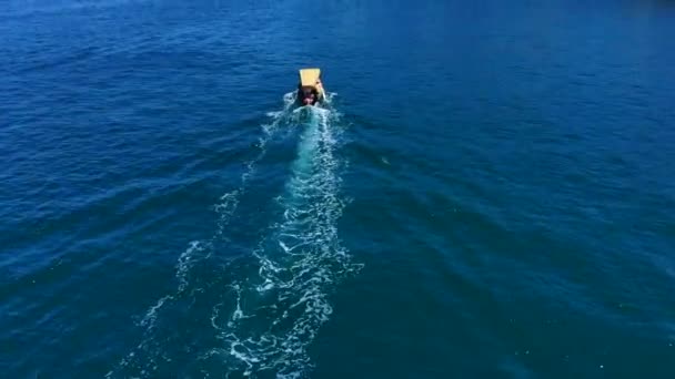 Egy Egyedülálló Drónfelvétel Egy Máltai Hajóról Ami Átviszi Embereket Három — Stock videók