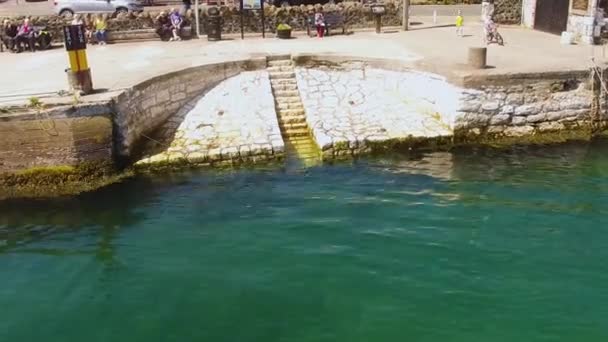 Aryas Steps Carnlough Harbour Glencloy Antrim Nordirland — Stockvideo