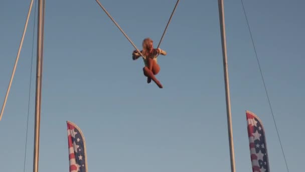 Nők Akrobatikus Nagy Swing — Stock videók