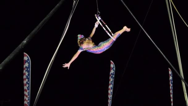 Young Girl Acrobat High Ring — Stock Video