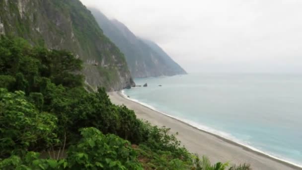 Hermosa Cordillera Junto Una Playa Taiwán — Vídeos de Stock