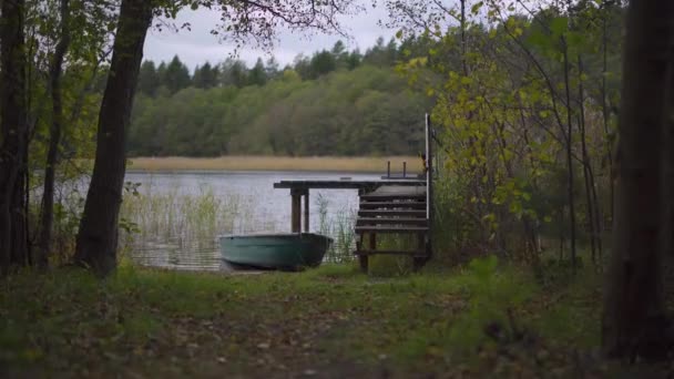 Detail Shot Paddle Boat Canoe Water Towed Peer Next Lake — Stock Video