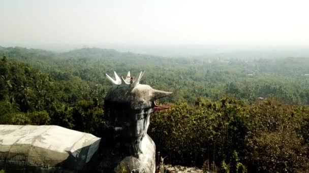 Drone Flyger Över Kycklingkyrkan Gereja Ajam Java Indonesien Med Modell — Stockvideo