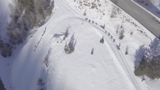 Letecký Dron Vystřelil Přes Dva Týmy Projíždějící Francouzskou Krajinou Zatáčkou — Stock video