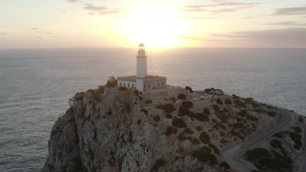 マヨルカ島キャップフォーメンター灯台の日の出ドローン撮影 — ストック動画