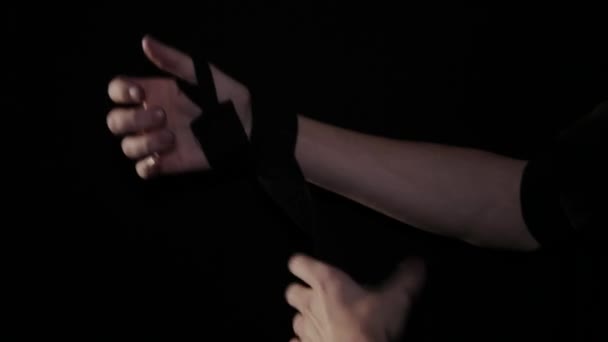 混合武道の訓練のために包まれている拳 — ストック動画