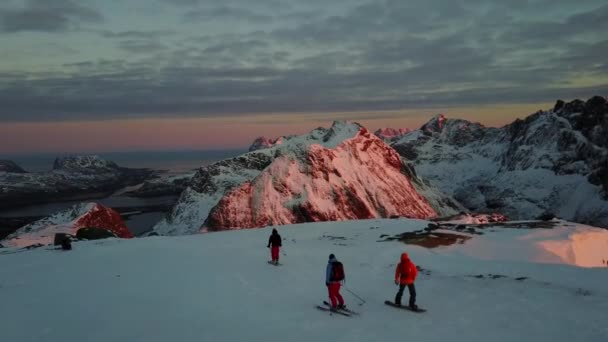 Drone Follow Cam Group Athletes Ski Preparation Snow Mountain Top — Stock Video