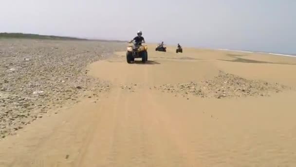 Shot Four Tracking Action Shot Quad Bikes Deserted Beach Maroc — Videoclip de stoc