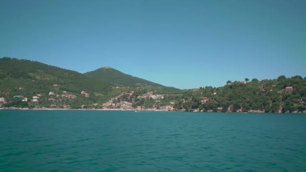 Näkymä Kauniille Italian Rannikolle Video Otettu Veneestä — kuvapankkivideo