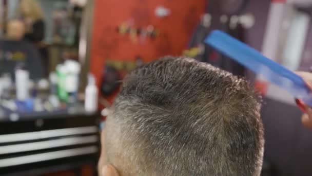 Serviços Salão Masculino Com Corte Cabelo Toalha Quente Gel — Vídeo de Stock