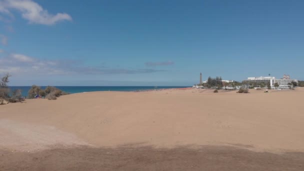 Kvinna Som Utforskar Maspalomas Gran Canaria — Stockvideo