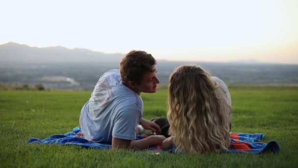 Slow Motion Shot Cute Couple Laying Blanket Having Picnic Grass — Stock Video