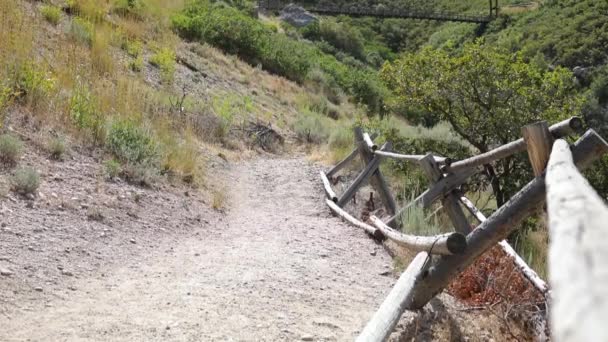 Strzał Aktywnego Mężczyzny Biegnącego Ścieżkami Draper City Stanie Utah Dolina — Wideo stockowe