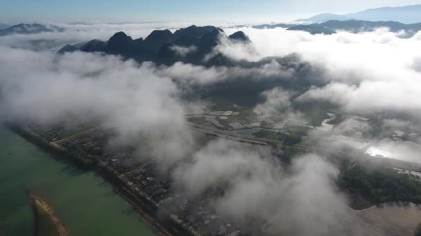 Você Pode Ver Montanhoso Rio Nuvem — Vídeo de Stock