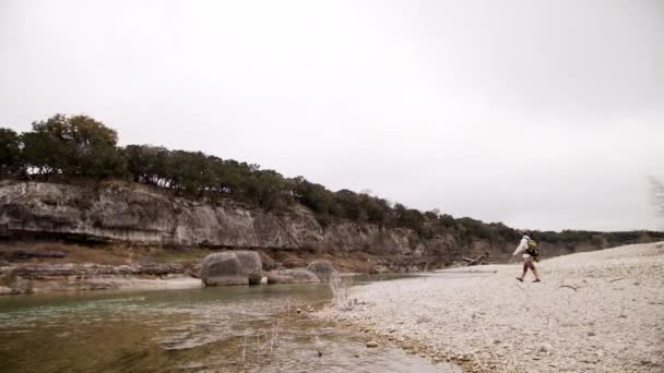 Fly Fisher Hikes Fishes Limestone Riverbed Medina River Texas Hill — Stock Video