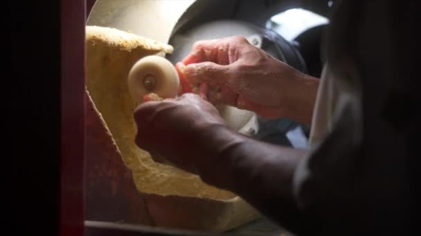 Técnico Dentário Trabalhando Dentaduras — Vídeo de Stock