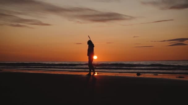 Man Running Guitar Back Sand Beach Sunset Beautiful Moody Shots — Stock Video